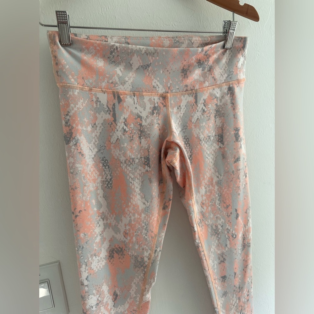 ALO Yoga Leggings - Picture 7 of 9